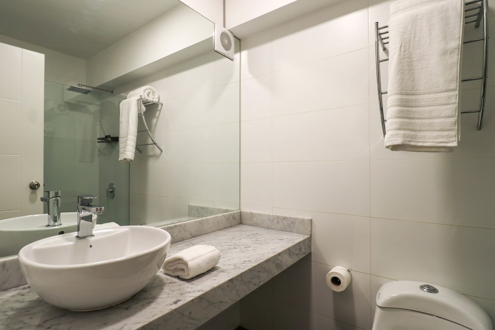 w Glorious 2BR w Balcony in San Isidro