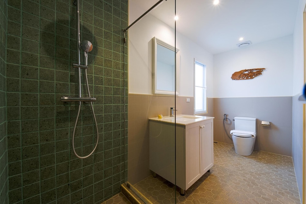 TropicalFamilyVilla w Pool&Garden ML103