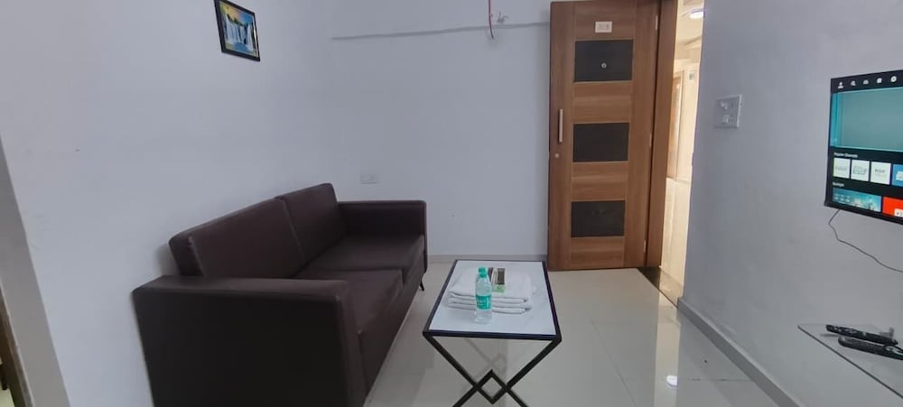 Royal Night Guesthouse - Daman