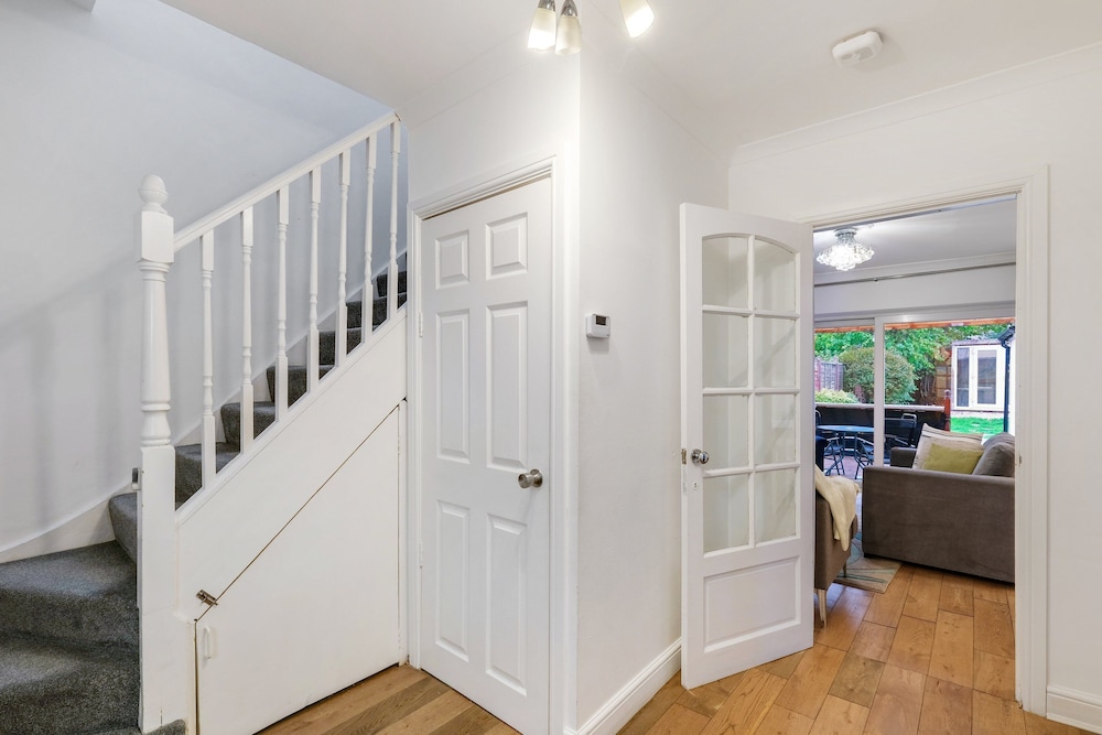 Modern 4 Bedroom Hse Garden in Feltham