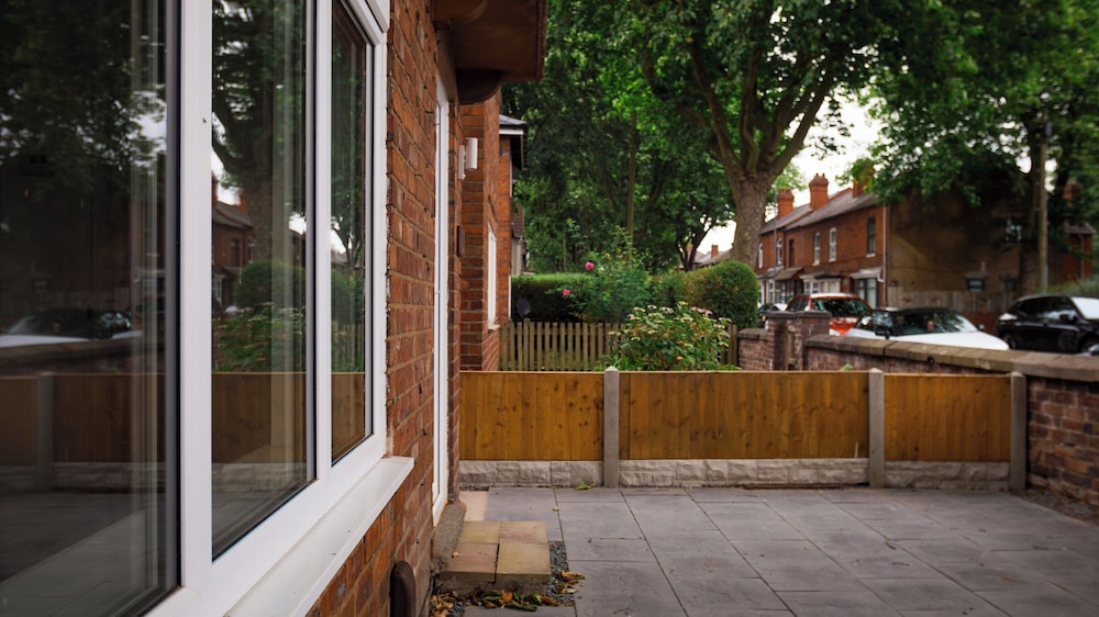 Housesleeps6-garden-parking-familly&contractors