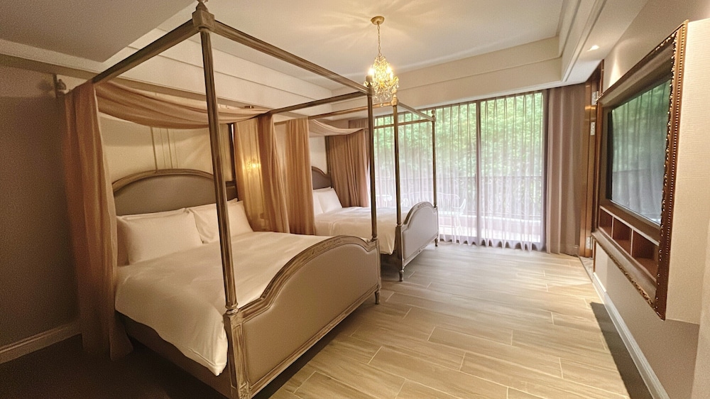Grasse Grace Manor view 5