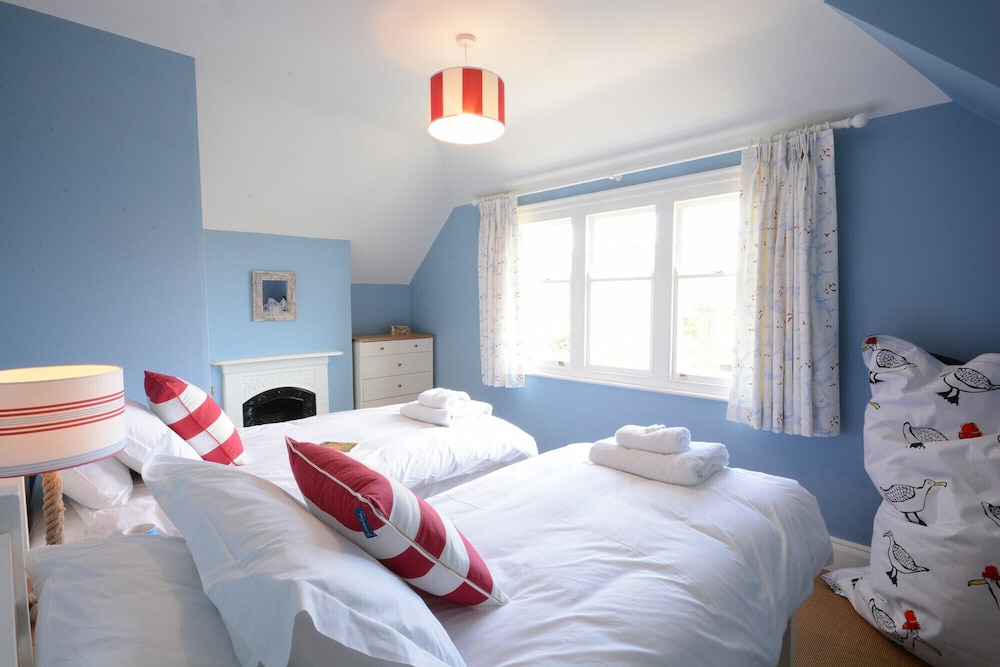 Holly Lodge