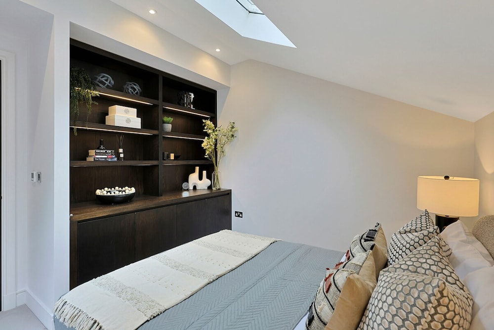 Luxe Home With Cinema Room - South Kensington