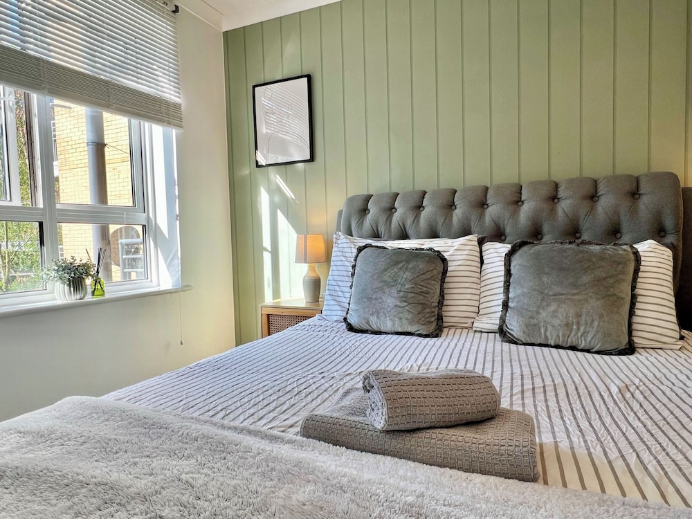 London Oasis Apartment Escape