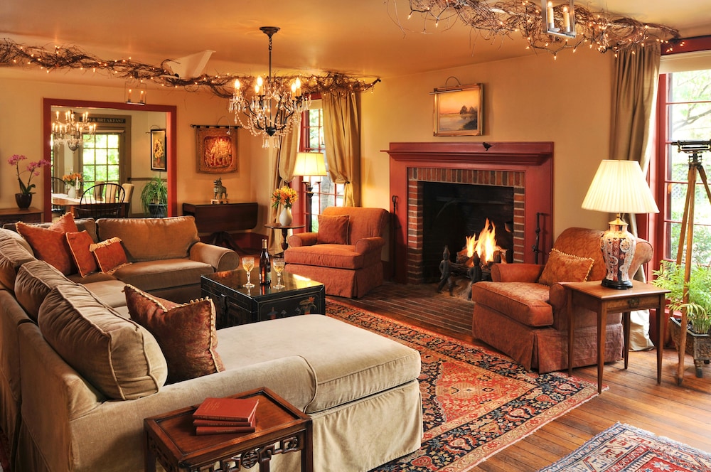 1795 Acorn Inn B&B