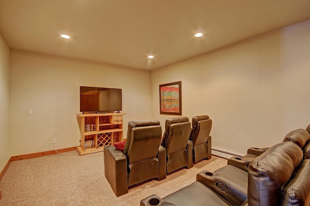 Casa De Plata 5 Bedroom Home by RedAwning