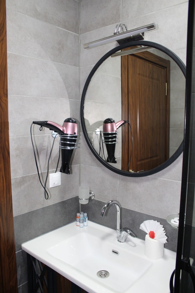 Megaron Hotel - Image 38