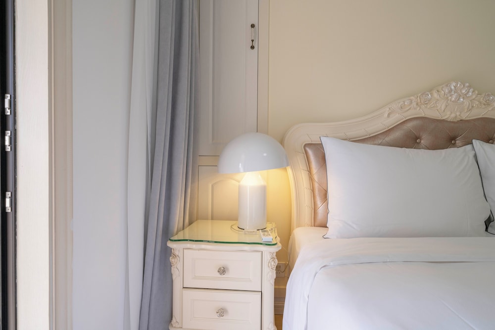 Tyms 2BR APT Xujiahui Dacheng Residence