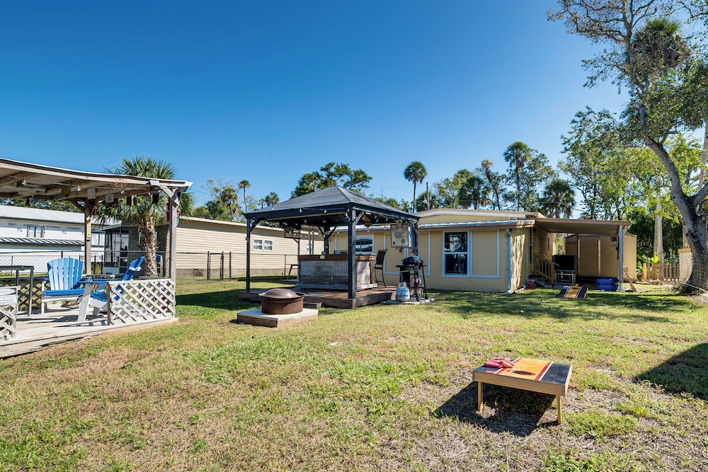 2 Mi to Beach! Canal-front Escape in Crystal River