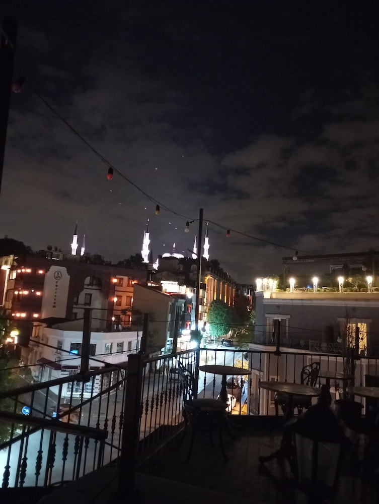 Rose Bouquets Otel - Image 28