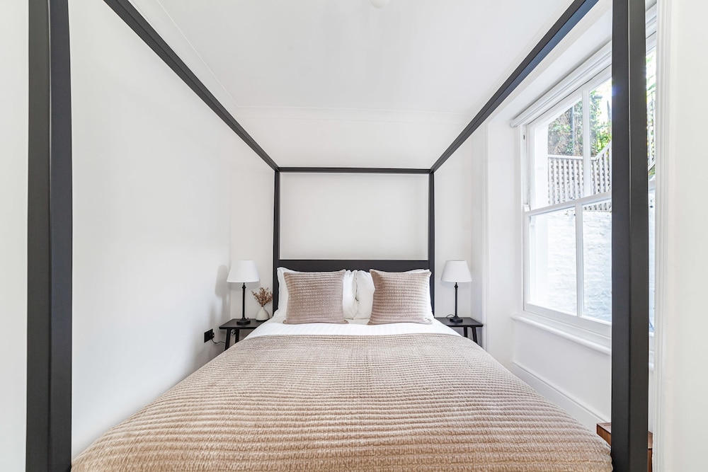 Chic Chelsea Retreat in a Victorian Building view 2