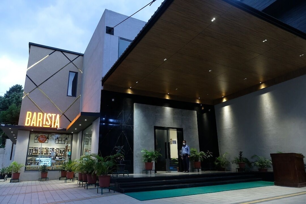 Black Mango Resort