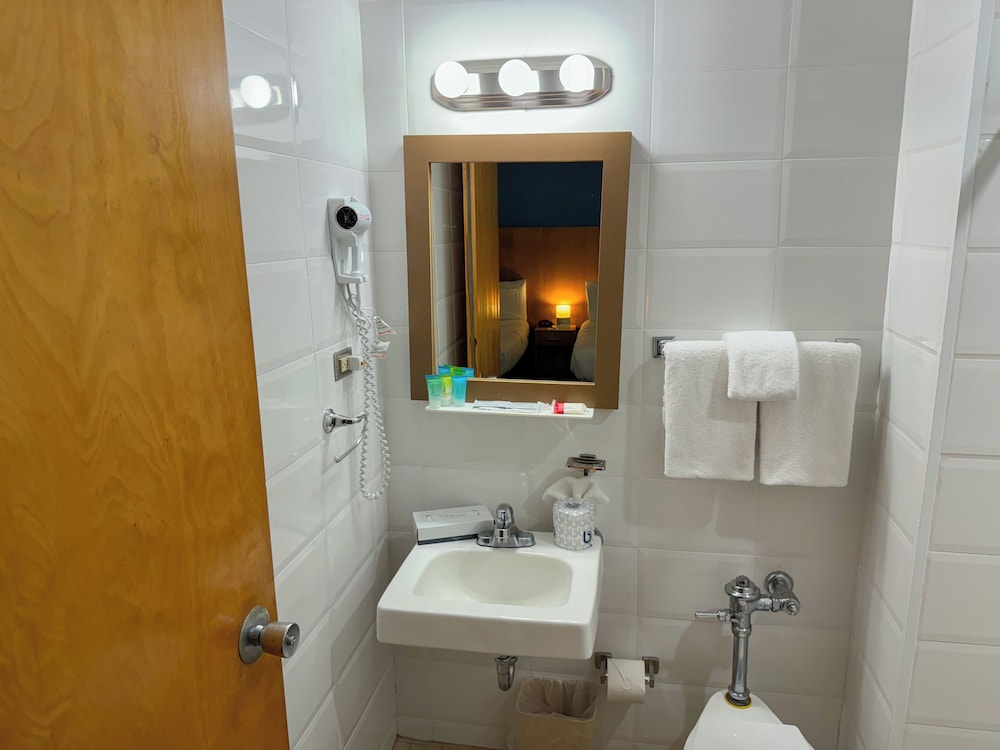 Ficus Hotel - Property Image 13