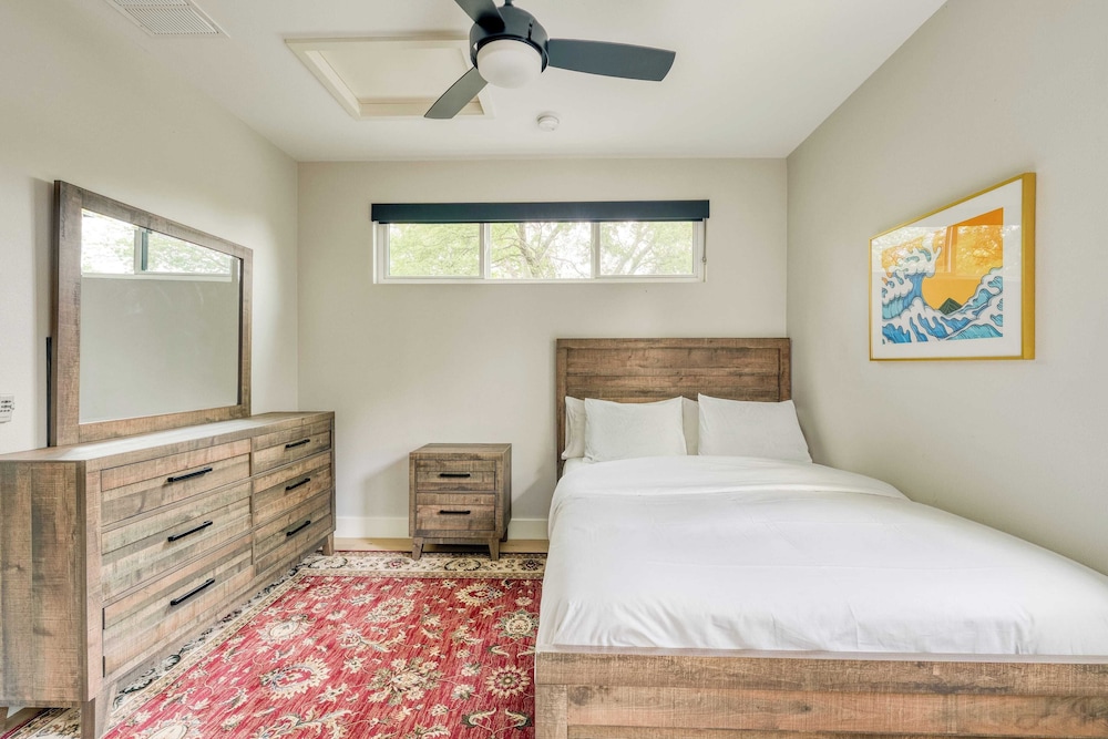 Private Pool, Firepit, Patio Steps to East Austin Dining, Music, Art, Murals