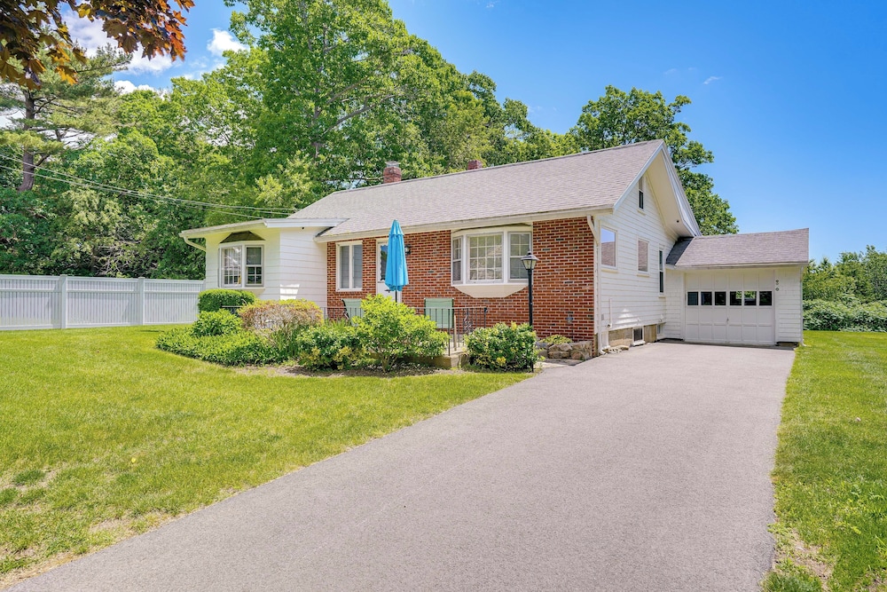 Gloucester Home w/ Large Yard: 1 Mi to Beach!