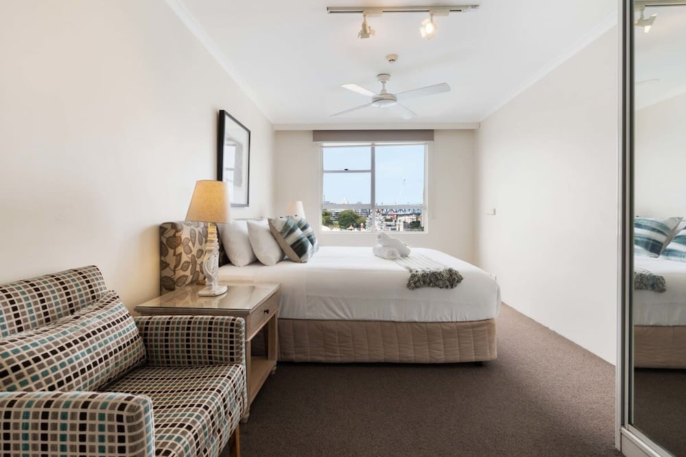 Harbourside 53 in Mcmahons Point