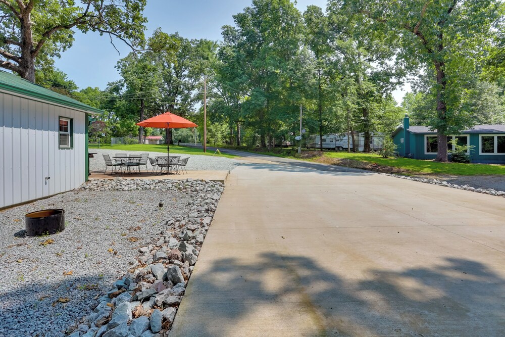 Shared Boat Dock & Ramp at Kentucky Lake Retreat