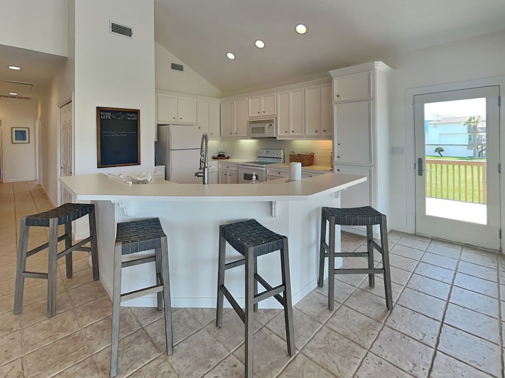 Papa's Paradise by Ryson Vacation Rentals