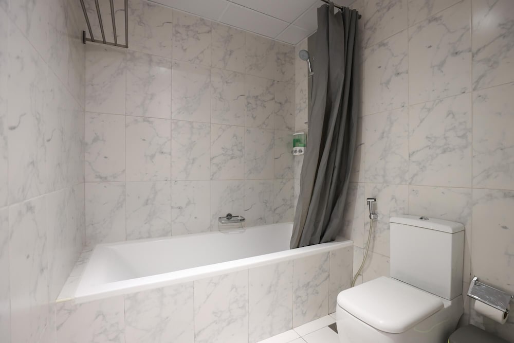 Elite LUX Holiday Homes - Ultra Stylish 2BR Thriving Community in Production City Dubai
