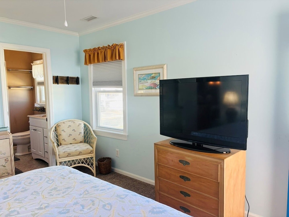 Clamelot 4 Bedroom Home by RedAwning