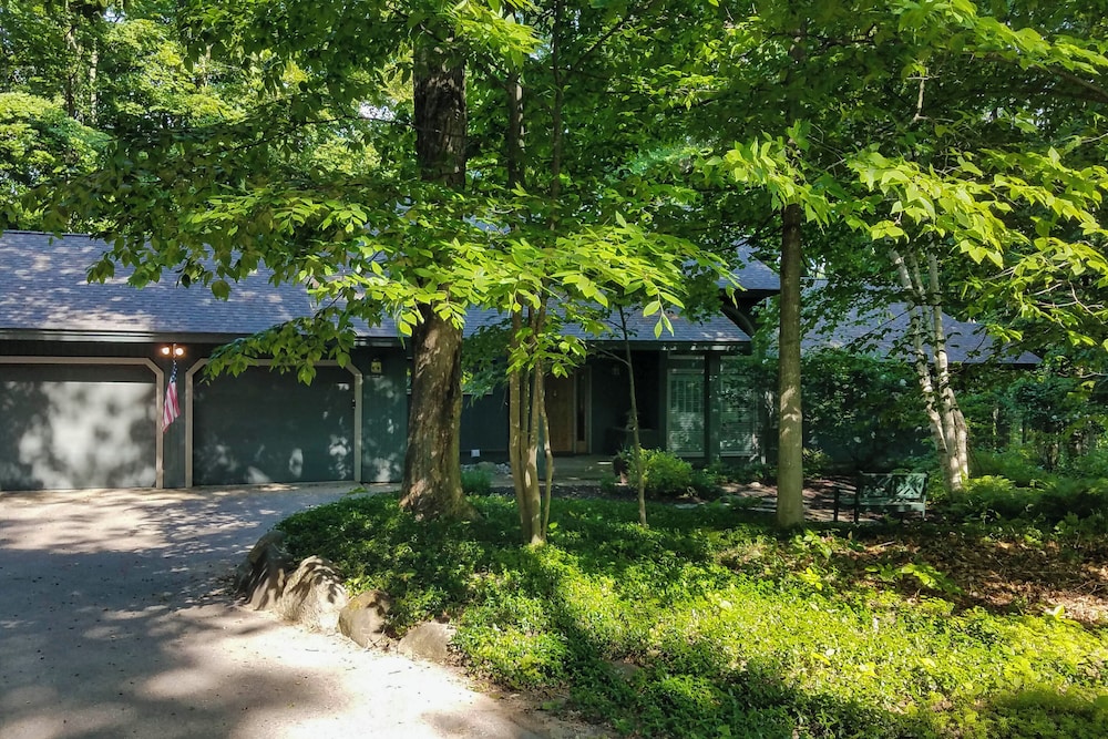 'scenic Sanctuary' 5 Mi to Main St Harbor Springs!