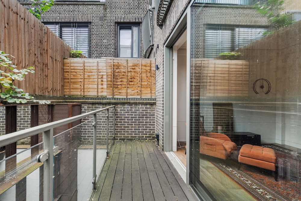 Spacious 5 Bdrm Townhouse in Camden
