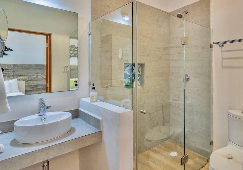 4 Br Private Rooftop Pool Spacious Exclusive