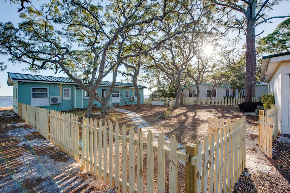 Relax & Refresh: Waterfront Cottage in Panacea