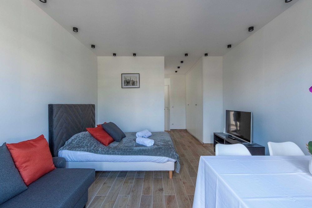 Beautiful Equipped Apartment in Downtown Deauville 4p/1br view 3