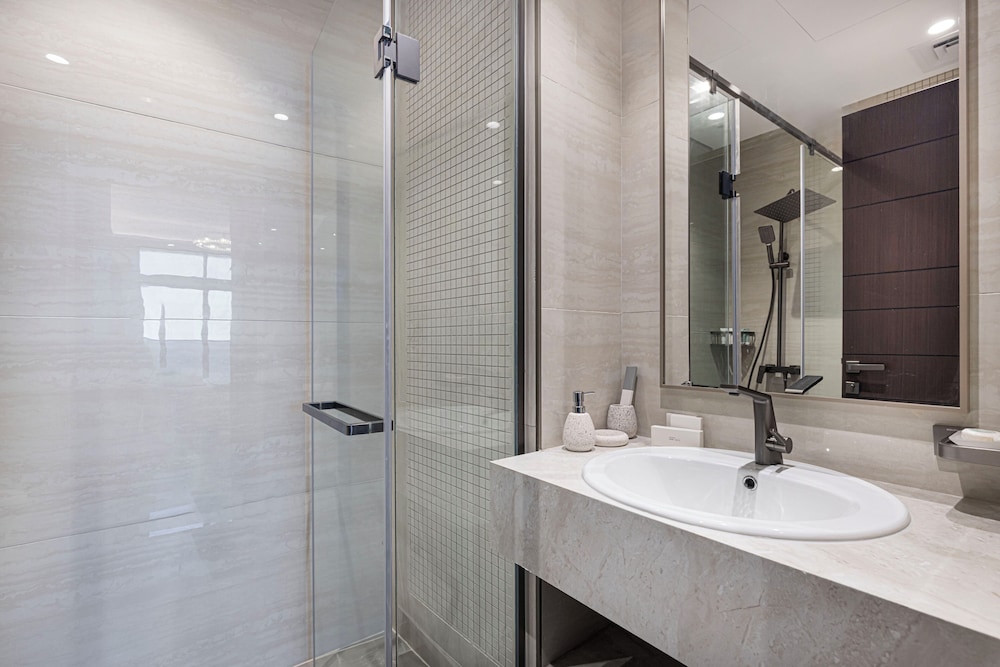 Nobles Suites by Hostiva - City View