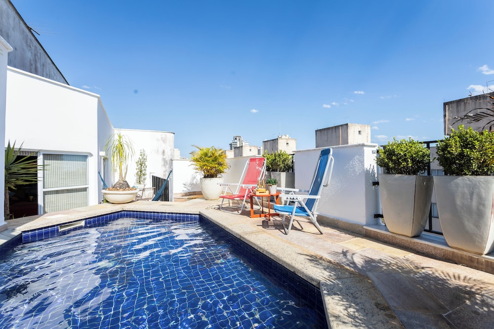 Cobertura com Piscina privativa e AC