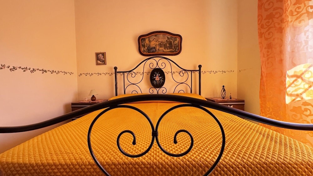 Villa Ulivo Sleeps 7 Garden Close to the sea