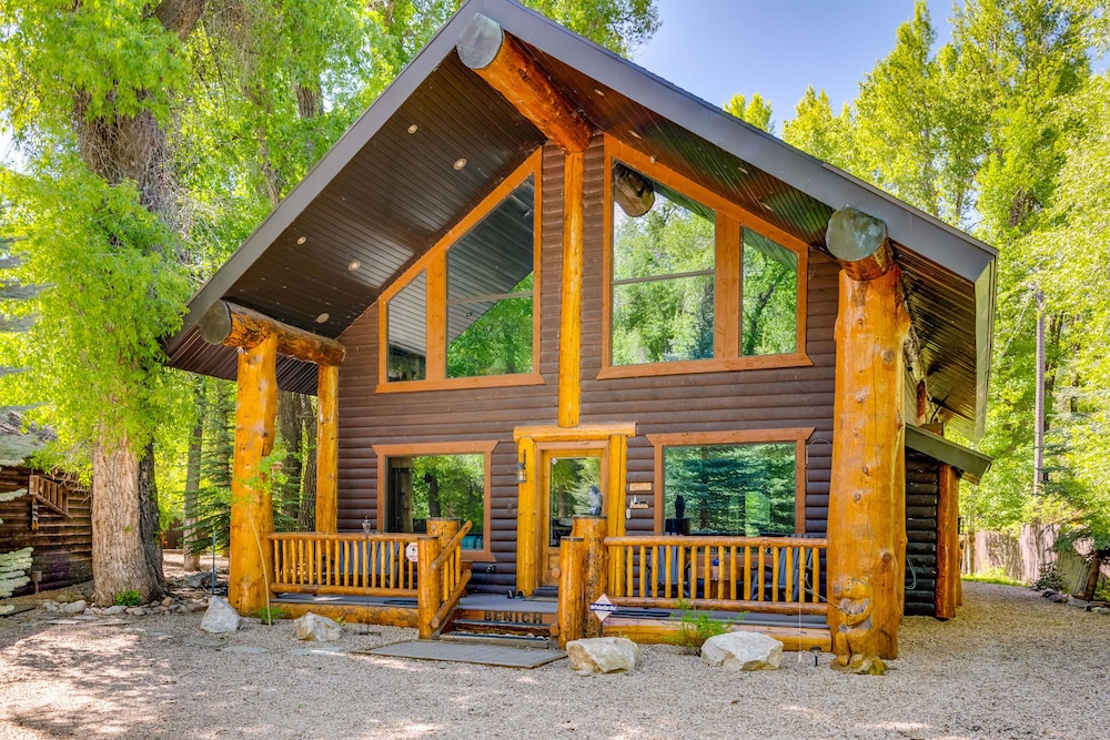 Weber River Cabin in Oakley w/ Private Hot Tub! view 5