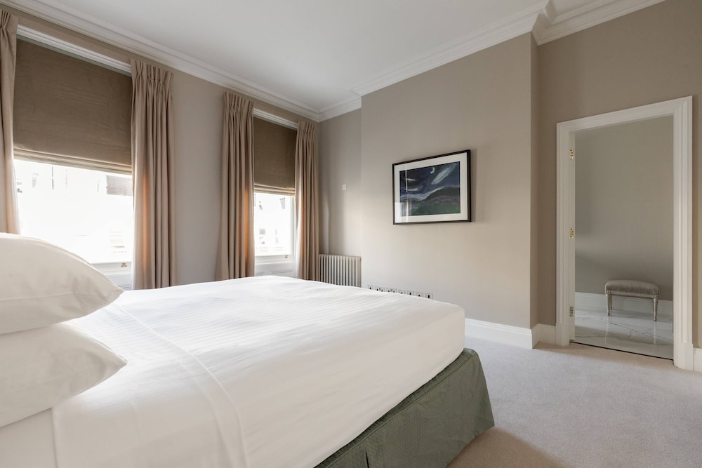 Earl's Court Square XI by Onefinestay