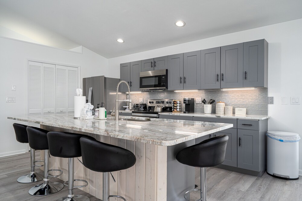 295 Ostego Dr - Gorgeous Bay Front Home 4 Bedroom Home by RedAwning