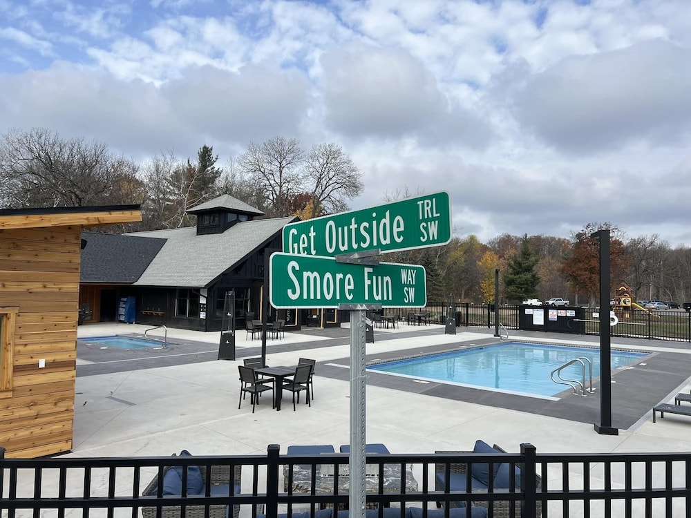 Quarterdeck Resort & Restaurant