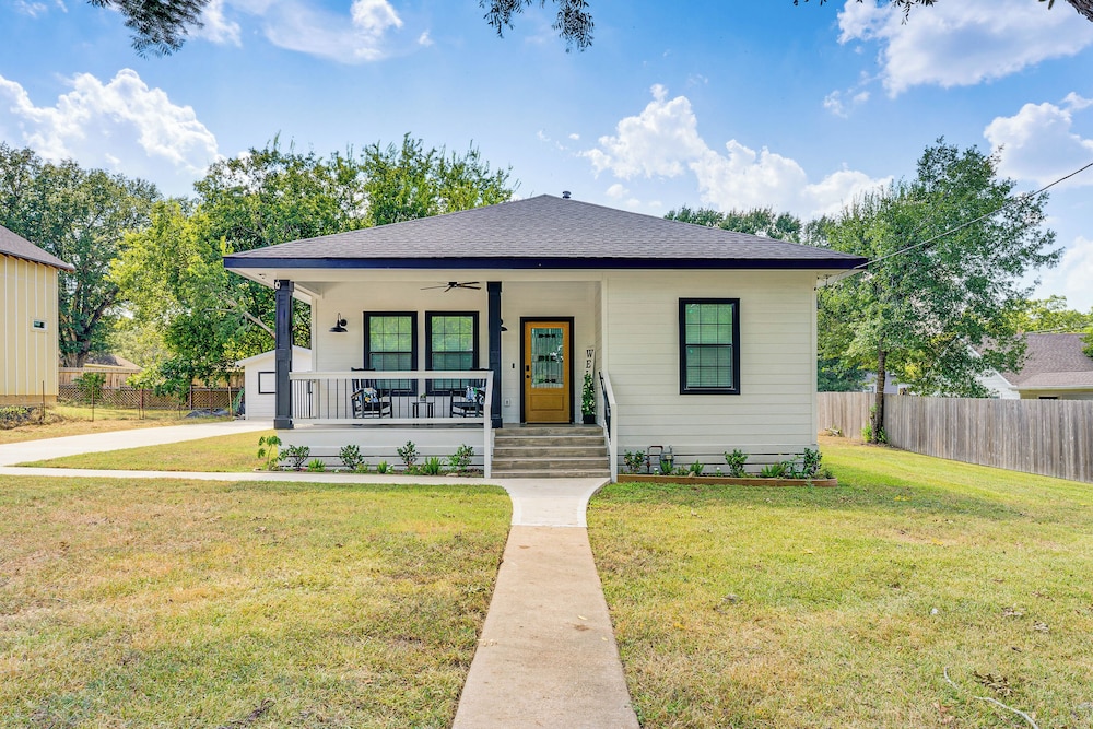 1 Mi to Dtwn Brenham! 'the Bell & Bloom Cottage'