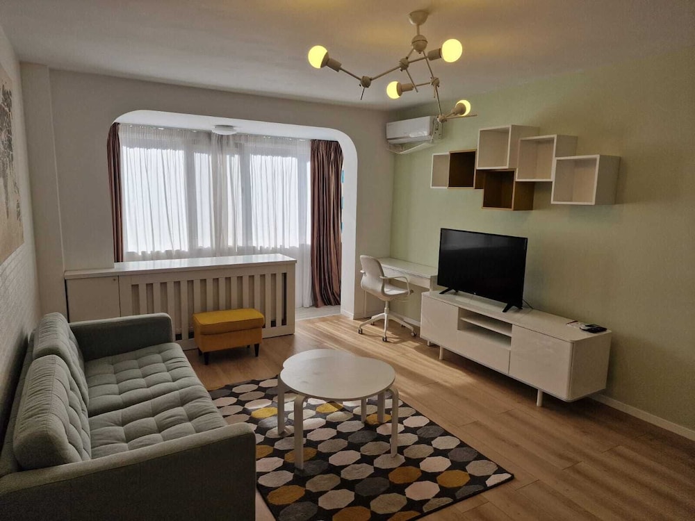 Yellow Apartment - Cismigiu Gardens view 5