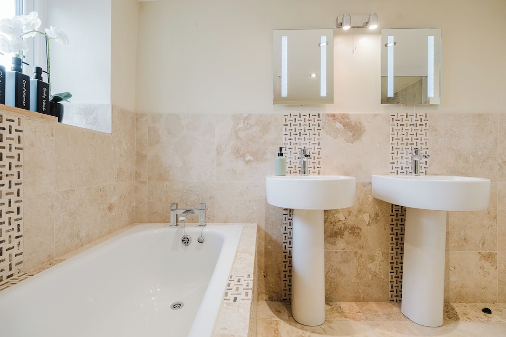 Mulberry Cottage 5BD in Wiltshire
