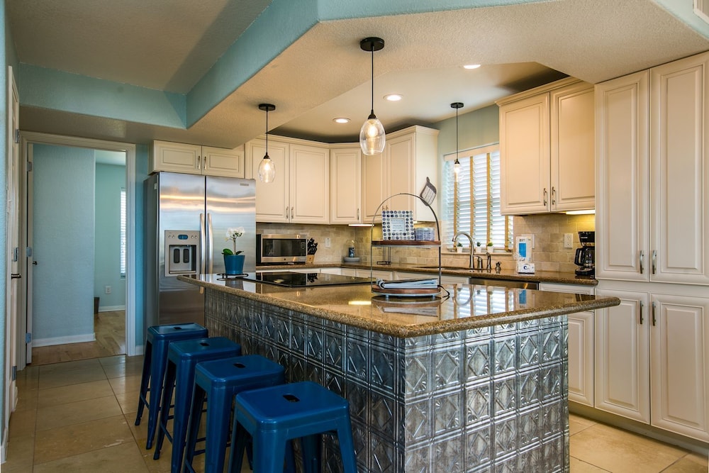 Margaritaville on the Bay by Ryson Vacation Rentals