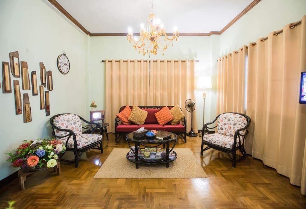 iRoom Boutique House