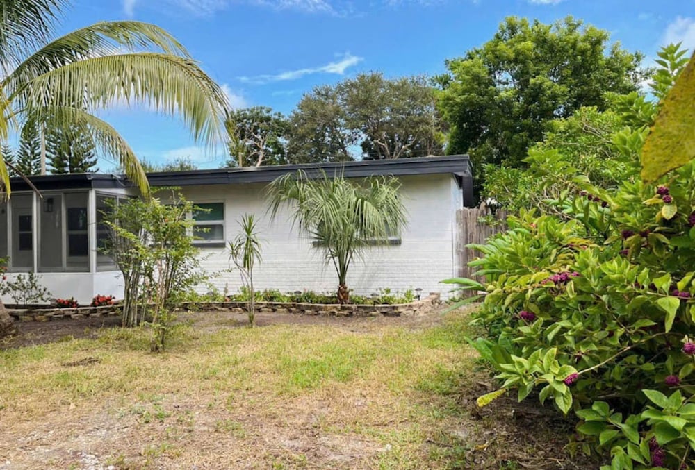 Pool Home in Seminole 5miles to Beach