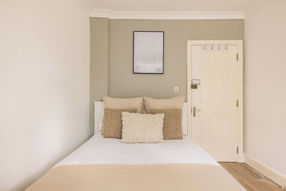 Cosy Double Room in Acton