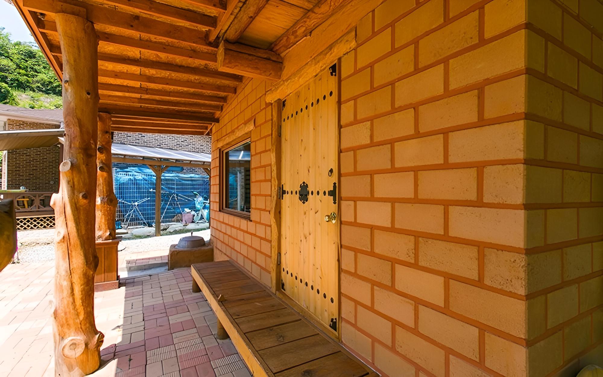 Photo 10