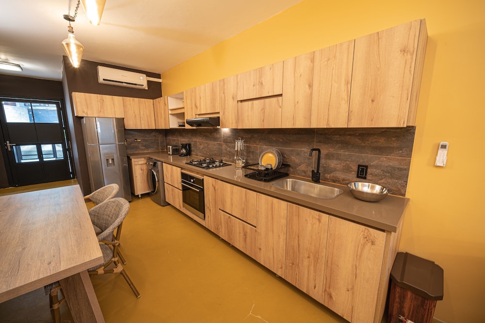 Beautiful Cozy 1 BedR in Astorga Gardens view 3