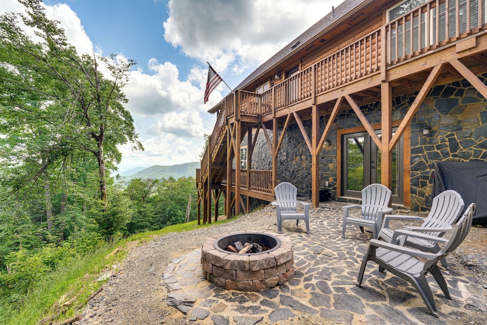 Hot Tub, Game Room & Views: Mars Hill Mtn Retreat!