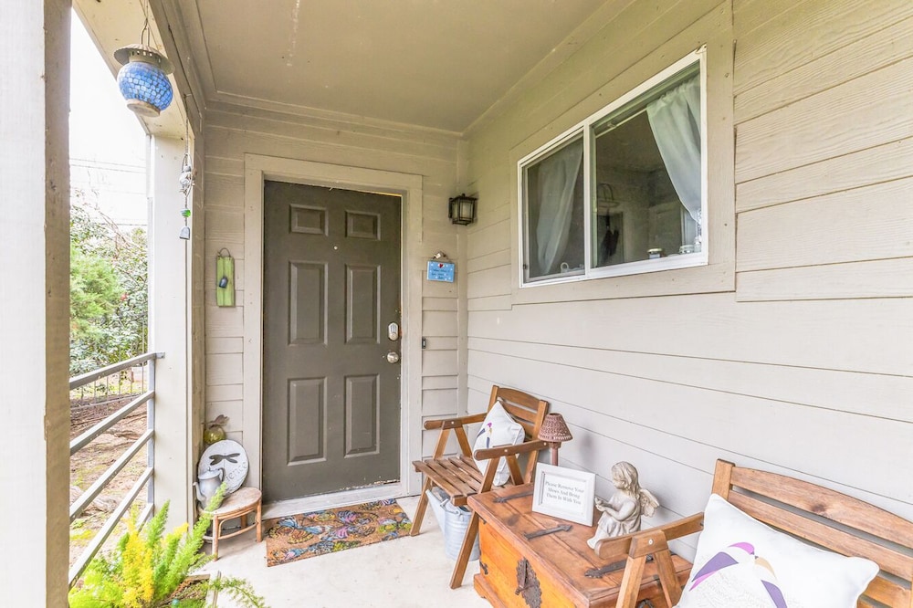 Cozy Retreat in Central East Austin - Image 2