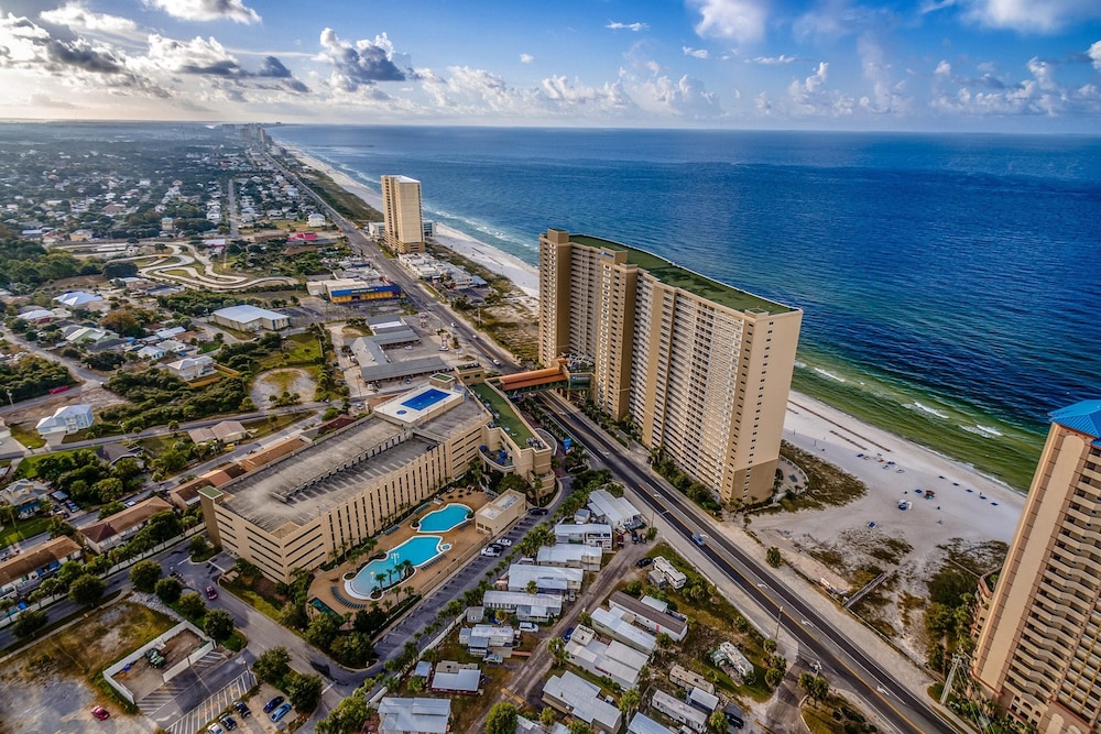 Emerald Beach by Forehand Rentals