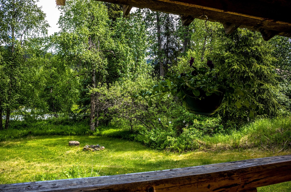 Midnight Sun Log Cabins